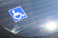 Госавтоинспекция провела акцию, в ходе которой выявляла нарушителей, занимающих места для людей с инвалидностью (видео)