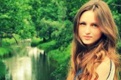 «Вот встану, тогда и сфотографируете». Как спустя три года после аварии живет Даша Мазуренко