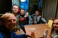 «Инклюзивная шаурма». Шесть колясочников пообедали в кафе, чтобы убедить хозяина сделать пандус