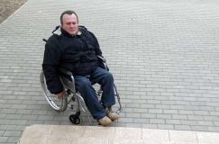 Без барьеров. Единственный в Беларуси кандидат в депутаты инвалид-колясочник поборется за мандат с зампрокурора в Светлогорске