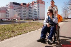 Соседи против. Инвалид-колясочник не может установить в подъезде подъемник