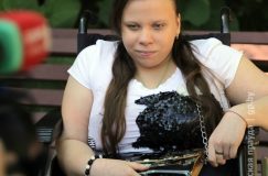 Благодаря Гомельской епархии, Красному Кресту и местным властям у сироты-колясочницы появился гусеничный подъемник