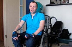 У колясочника из Светлогорска есть шанс встать на ноги. Нужен электроподъемник