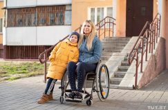 В доме байкерши Симоны, которая после ДТП пересела в коляску, установят подъемник