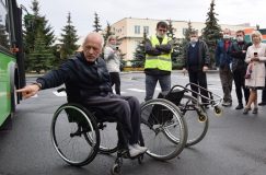 «Бордюр для колясочника − непреодолимое препятствие». Сергей Бауманис о тренингах для водителей общественного транспорта в Гомеле
