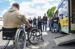 Инвалиды-колясочники провели тренинг для водителей в троллейбусном депо № 1 Гомеля